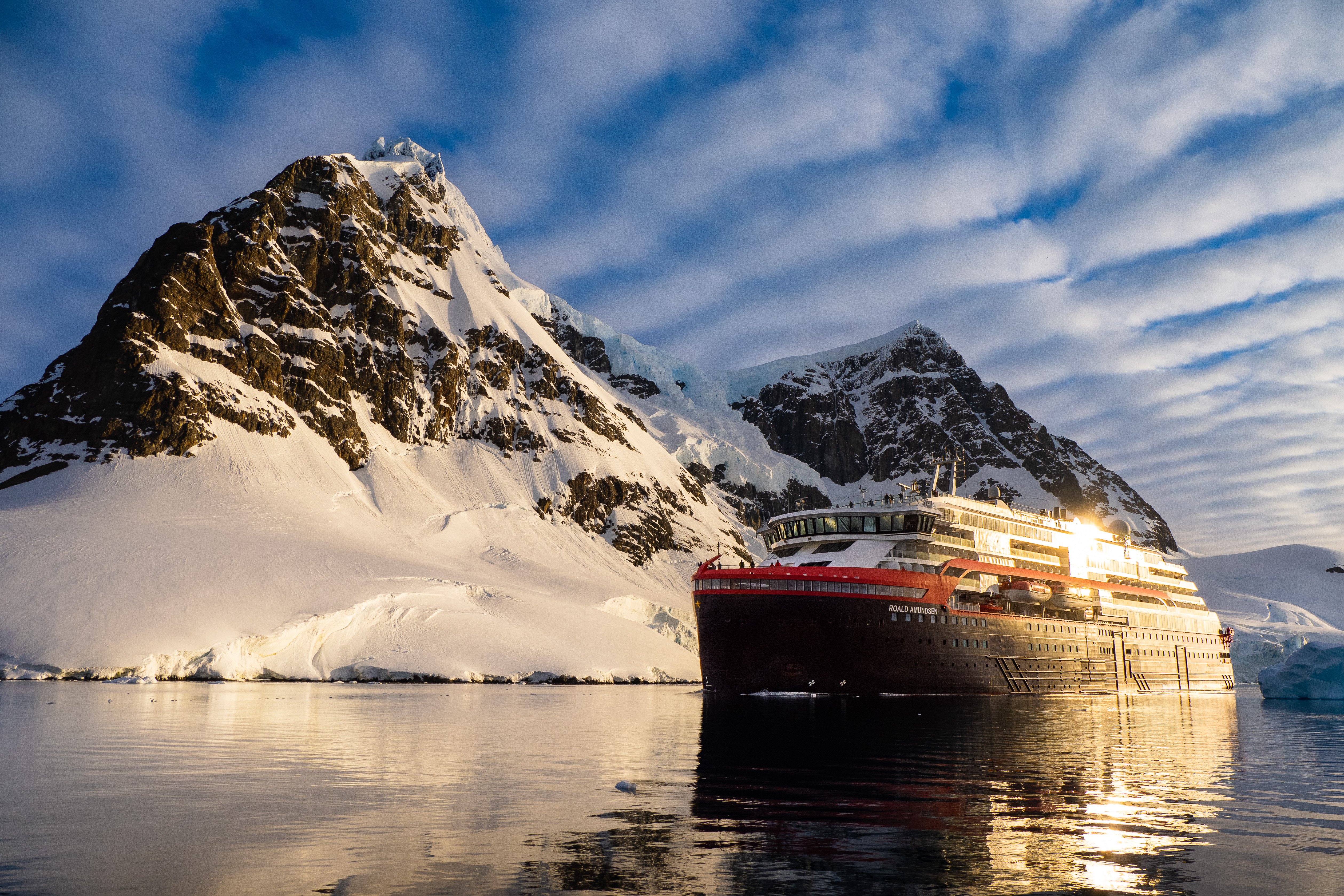 Antarctica_LemaireChannel_MsRoaldAmundsenByHX