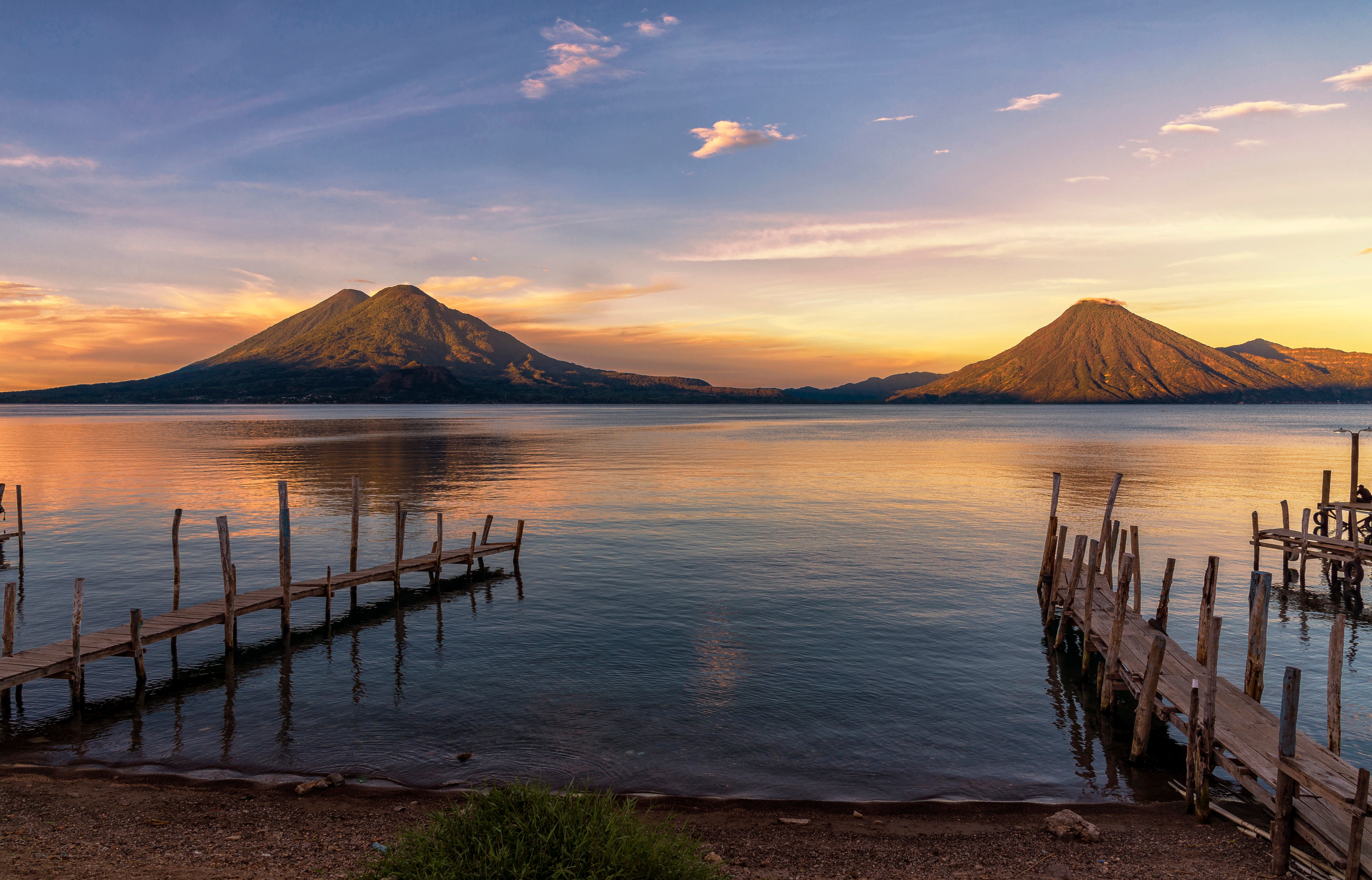 Guatemala_LakeAtitlan_SunriseOverVolcanos_G_CompleteCentralAmerica