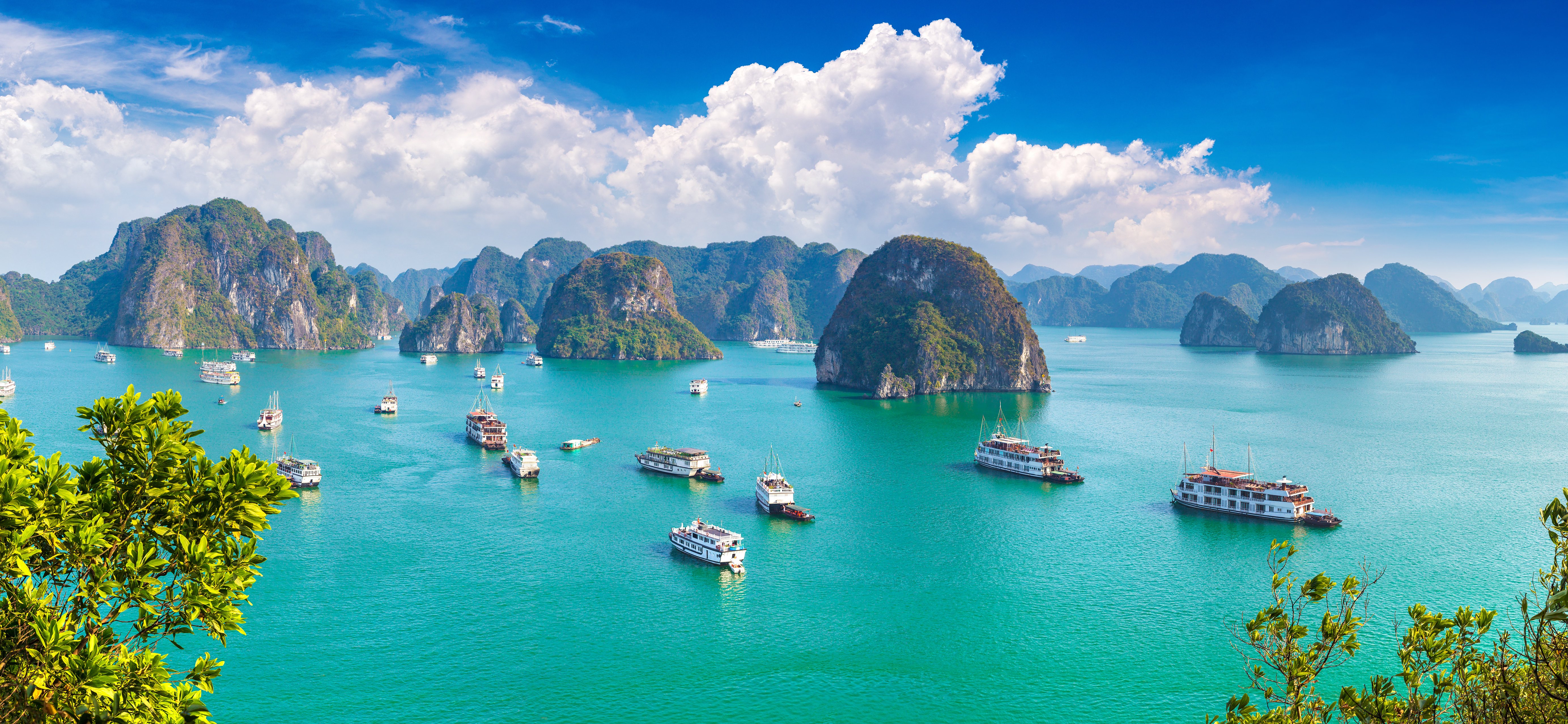 Vietnam_HalongBay_Boats_5StarMemoirsOfVietnamPRSG